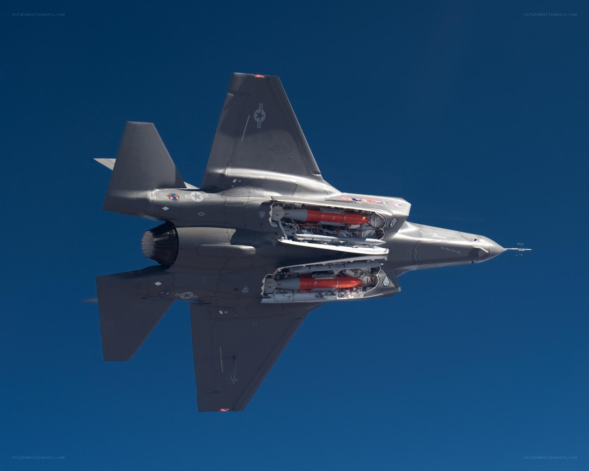 F-35 fighter jet in flight