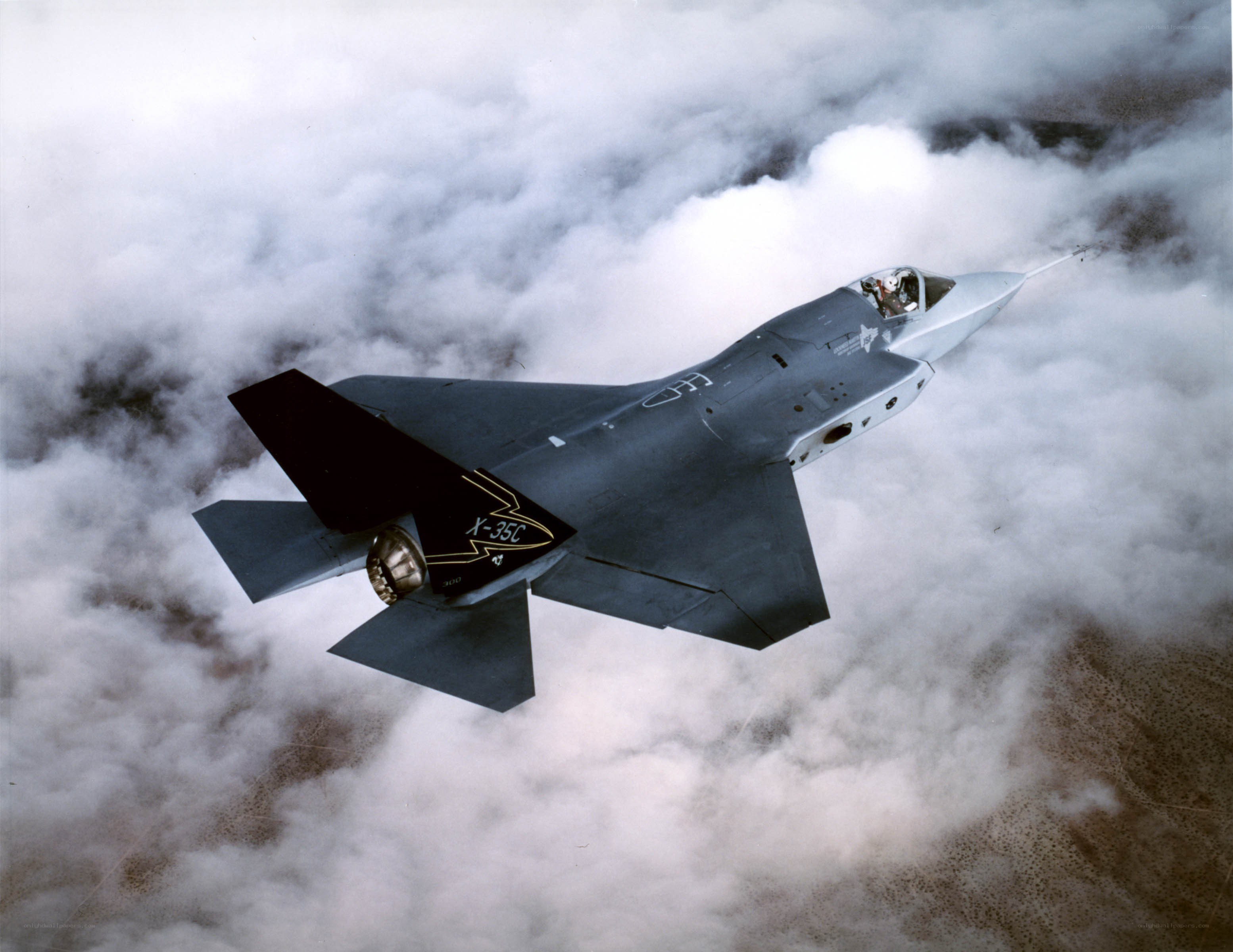 F-35 fighter jet in flight