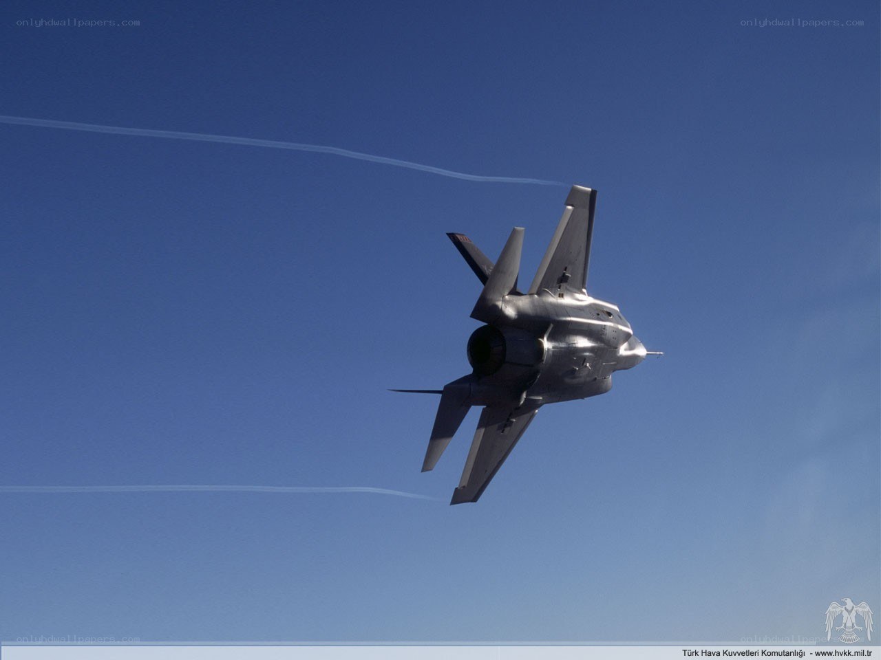 F-35 fighter jet in flight