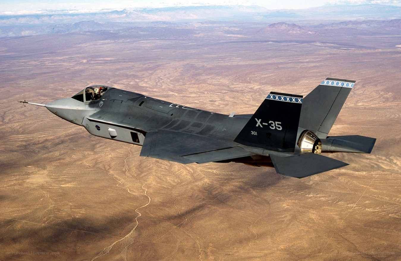 F-35 fighter jet in flight