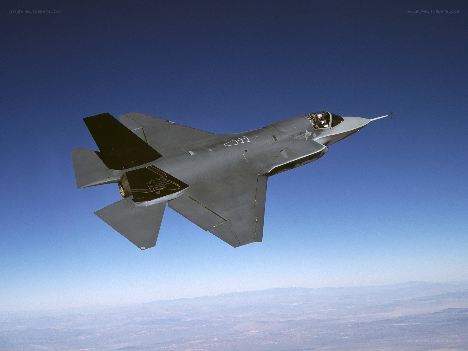 F-35 fighter jet in flight