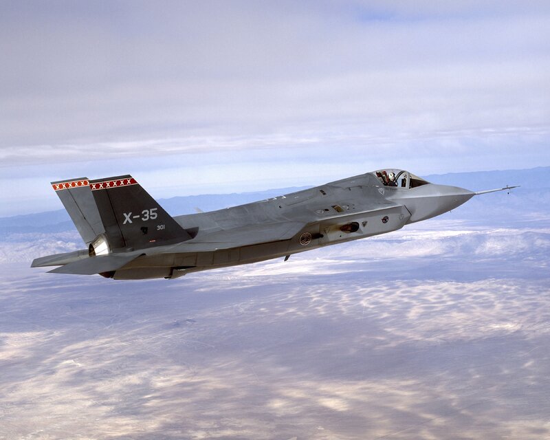 F-35 fighter jet in flight