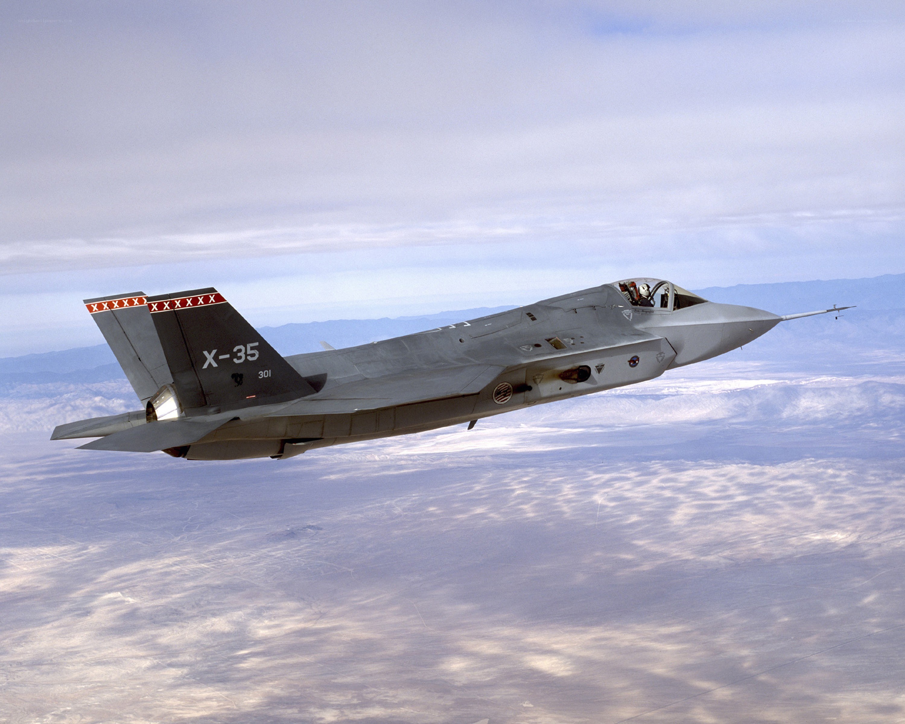 F-35 fighter jet in flight