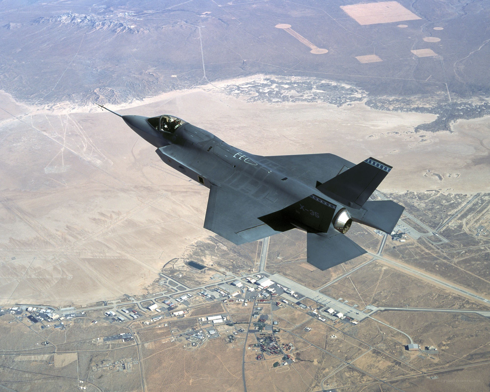 F-35 fighter jet in flight