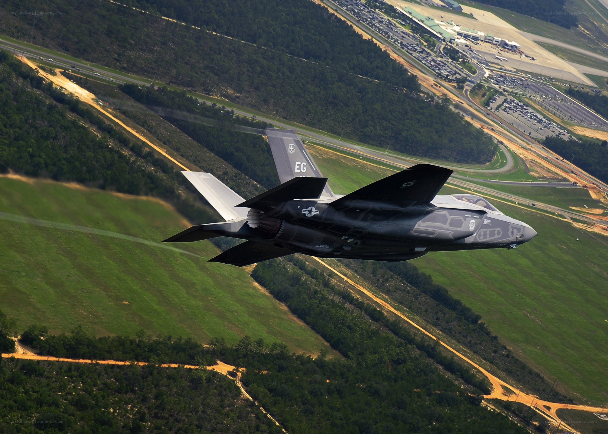 F-35 fighter jet in flight