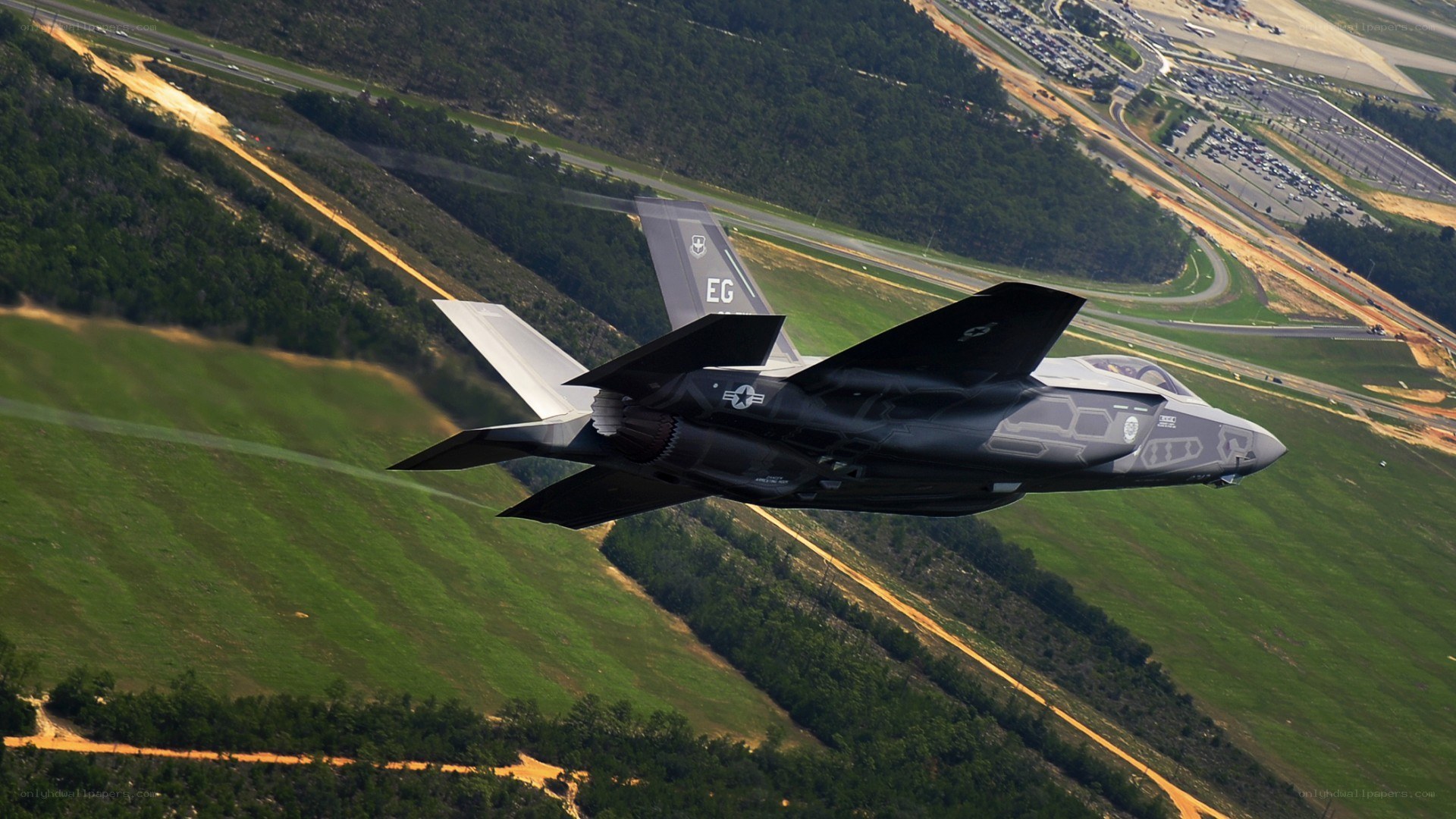 F-35 fighter jet in flight