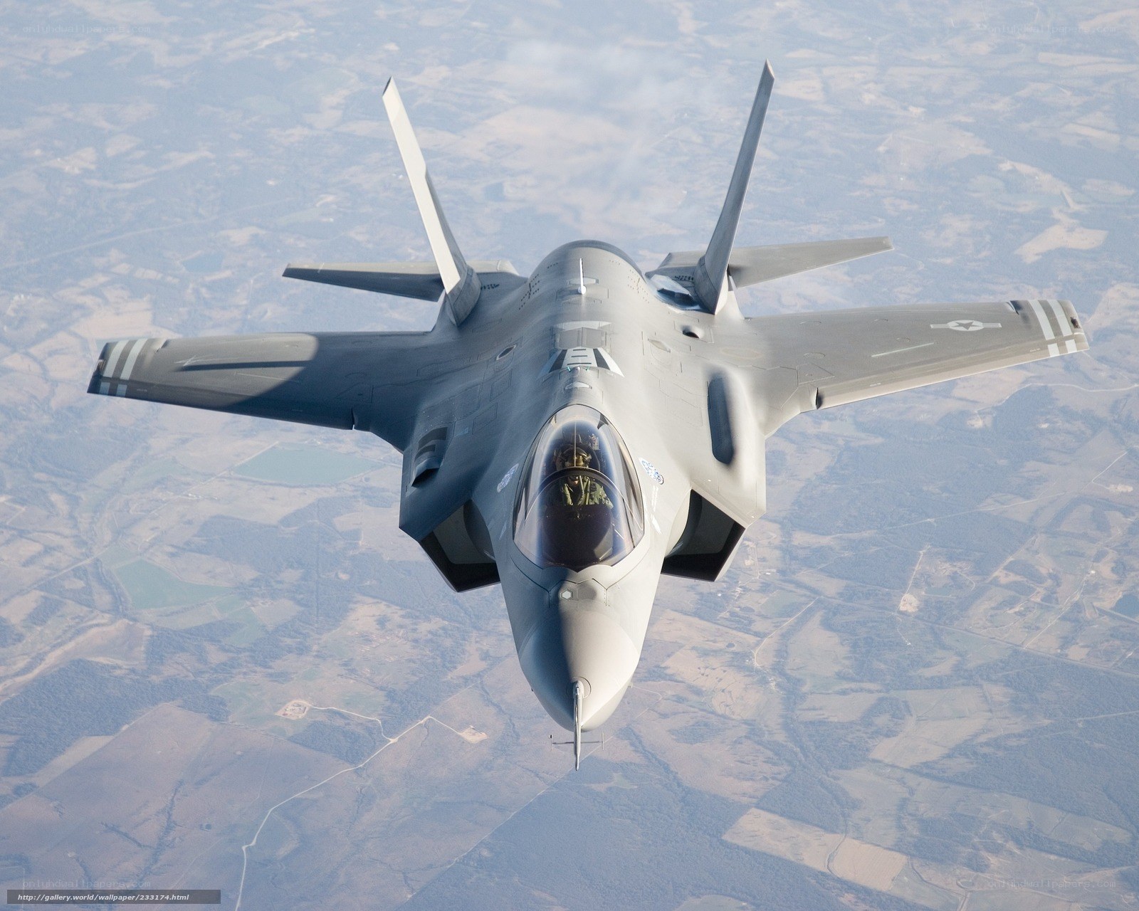 F-35 fighter jet in flight