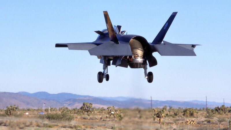 F-35 fighter jet landing