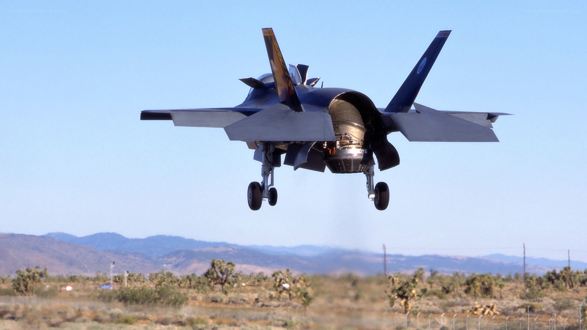 F-35 fighter jet landing