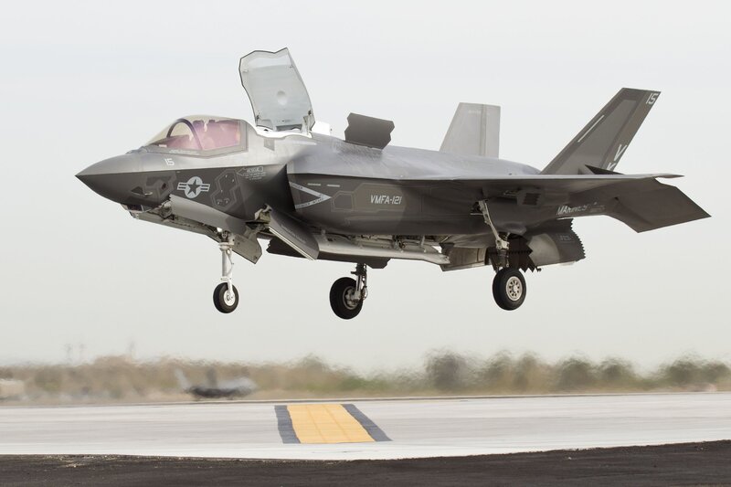 F-35 fighter jet landing