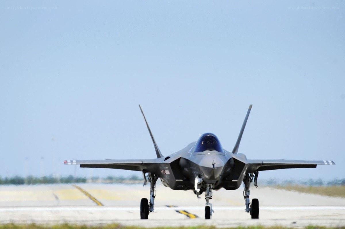 F-35 fighter jet on runway