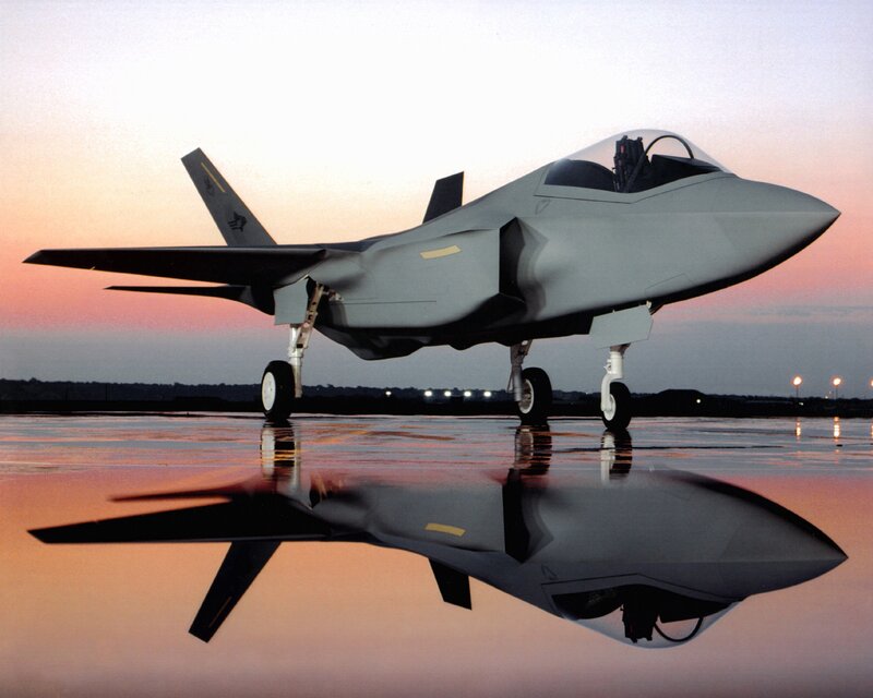 F-35 fighter jet on tarmac
