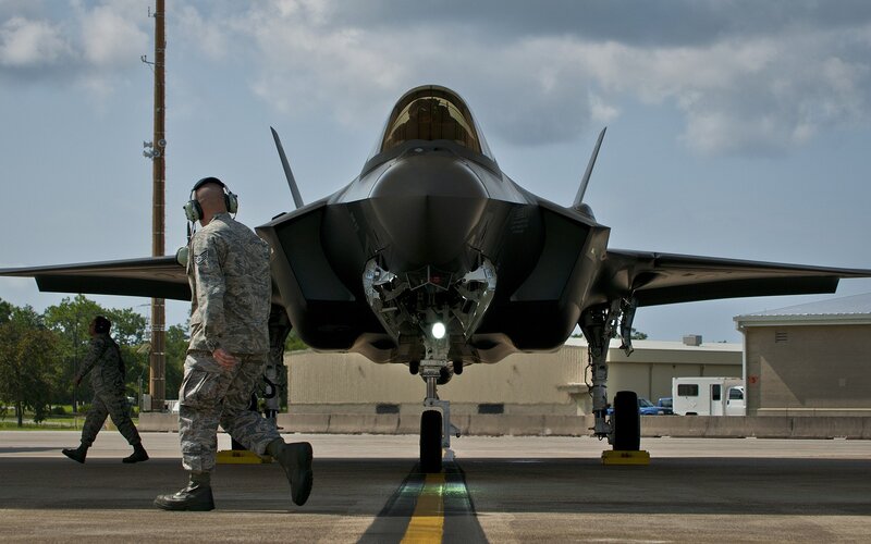 F-35 fighter jet on tarmac