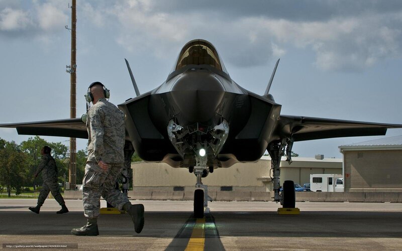 F-35 Fighter Jet on Tarmac — Gray