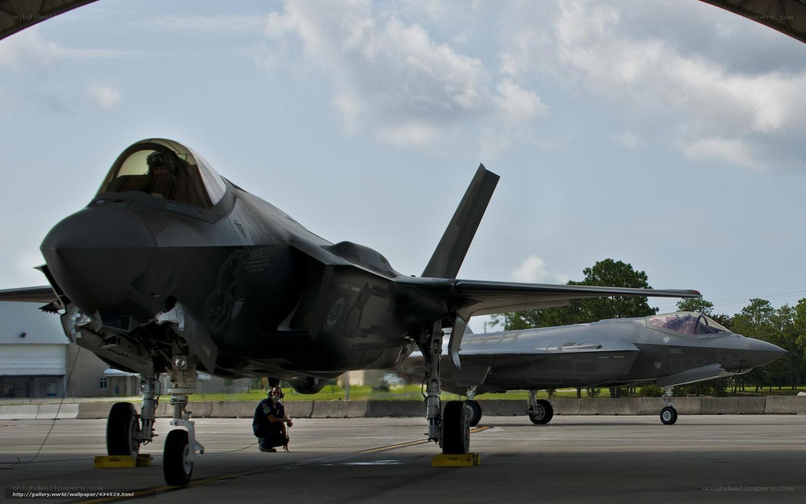 F-35 fighter jets on tarmac