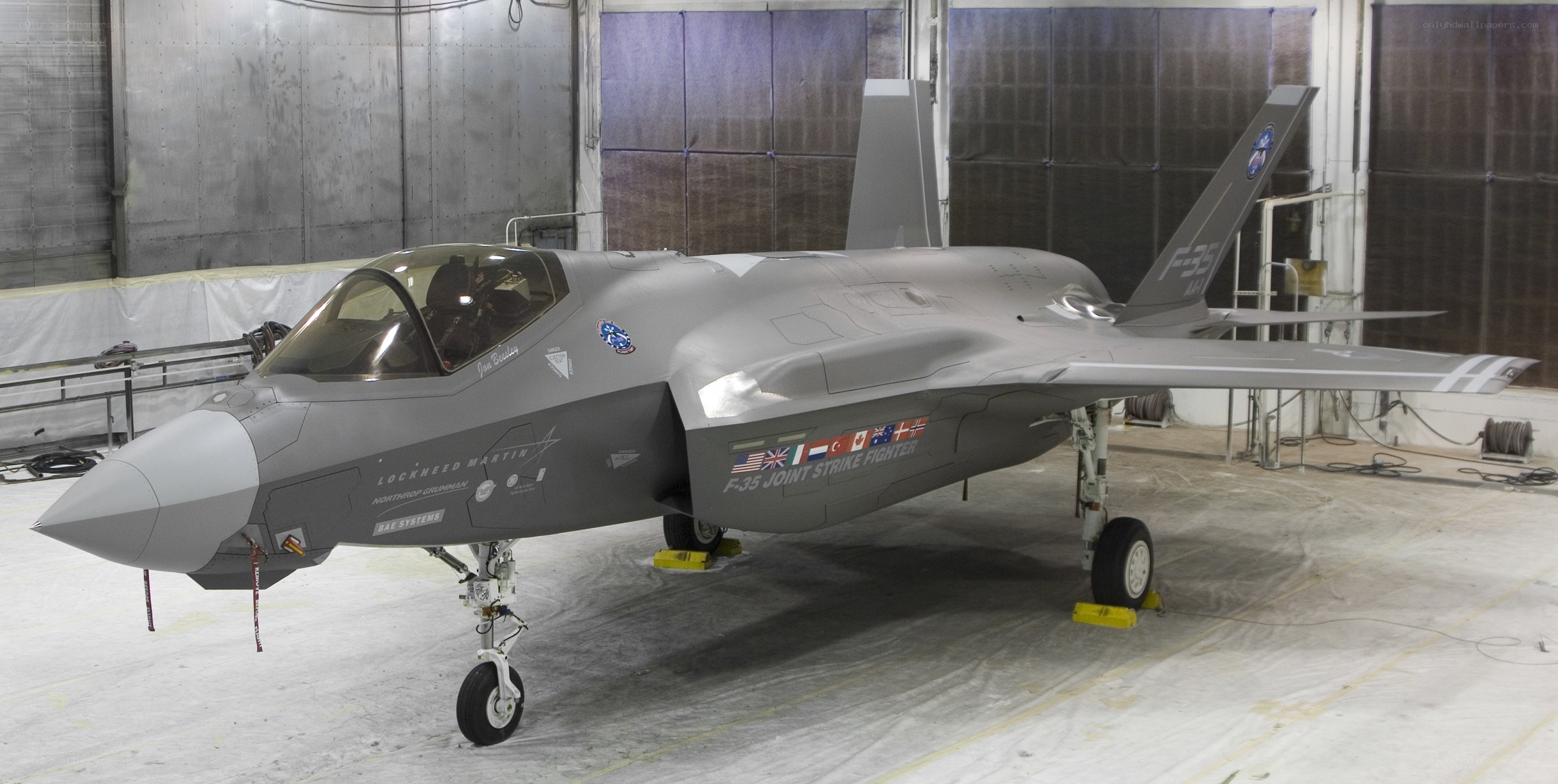 F-35 Joint Strike Fighter in hangar
