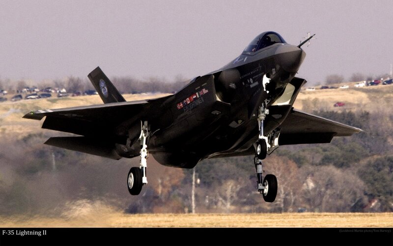 F-35 Lightning II Jet — Black