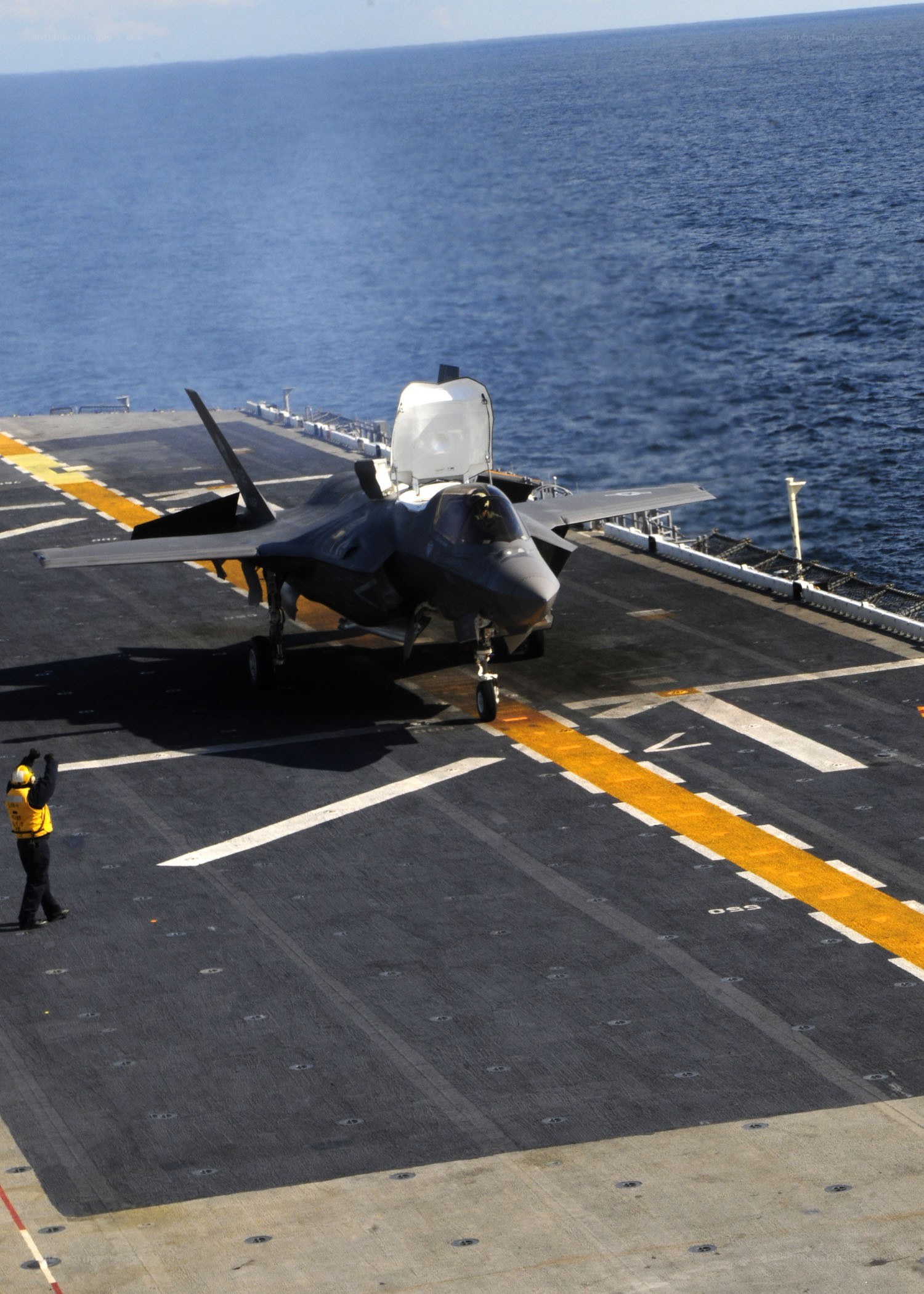 F-35 on aircraft carrier deck