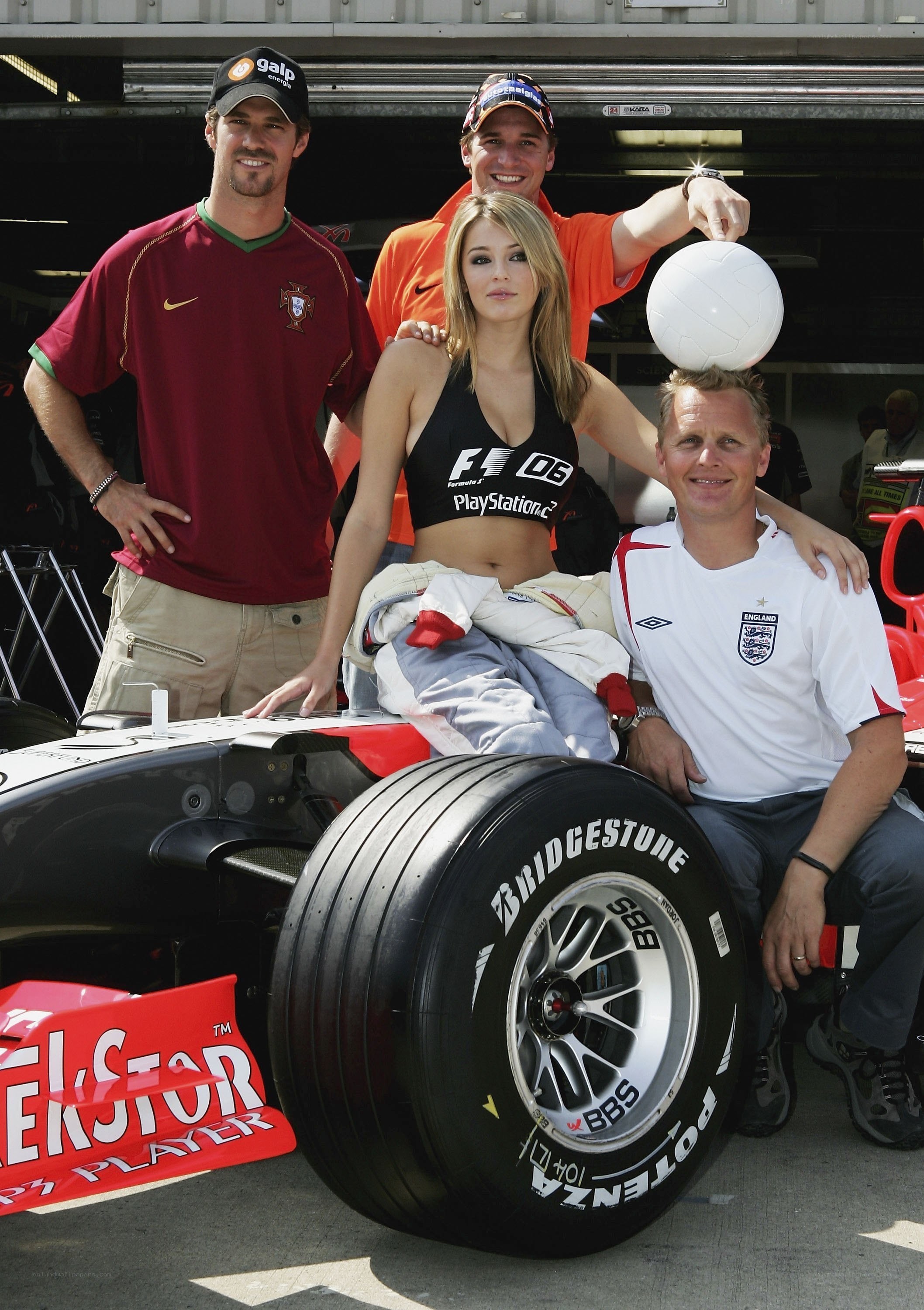 F1 drivers with grid girl