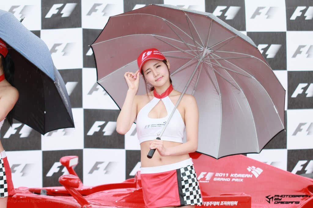 F1 grid girl in rain