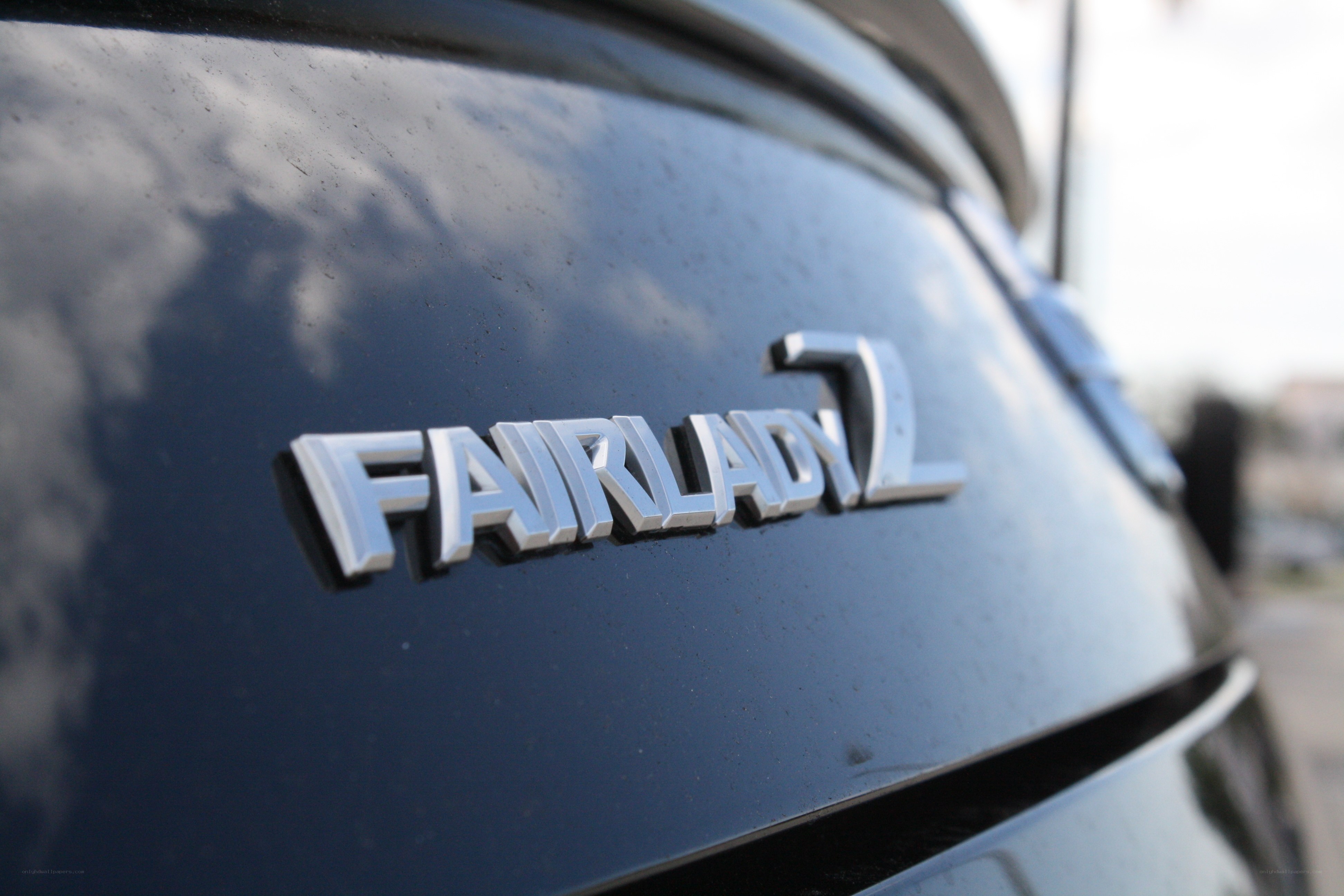 Fairlady Z car emblem