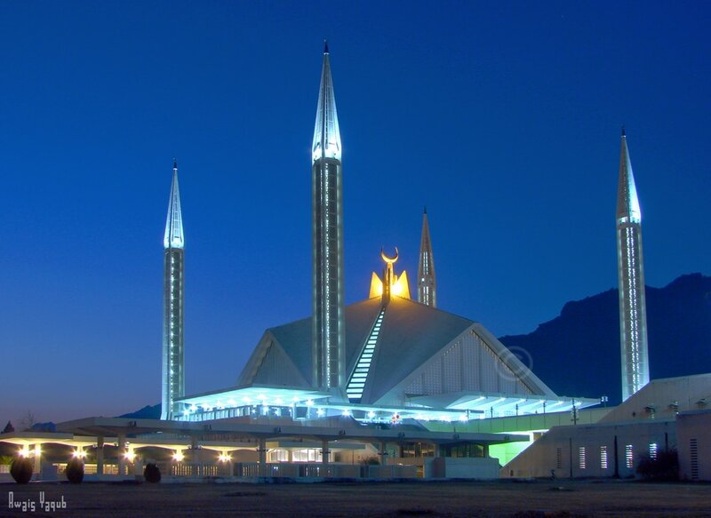 Faisal Mosque at dusk