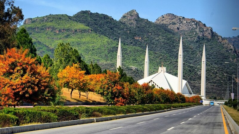 Faisal Mosque with Mountains — Green, Serene