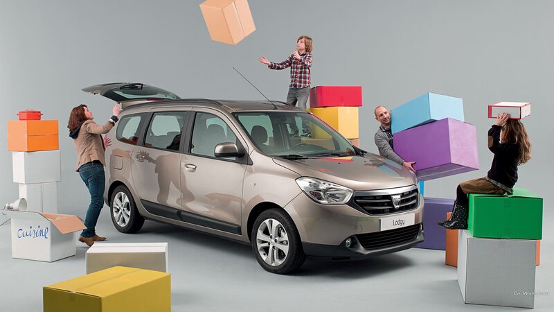 Family moving with Dacia Lodgy