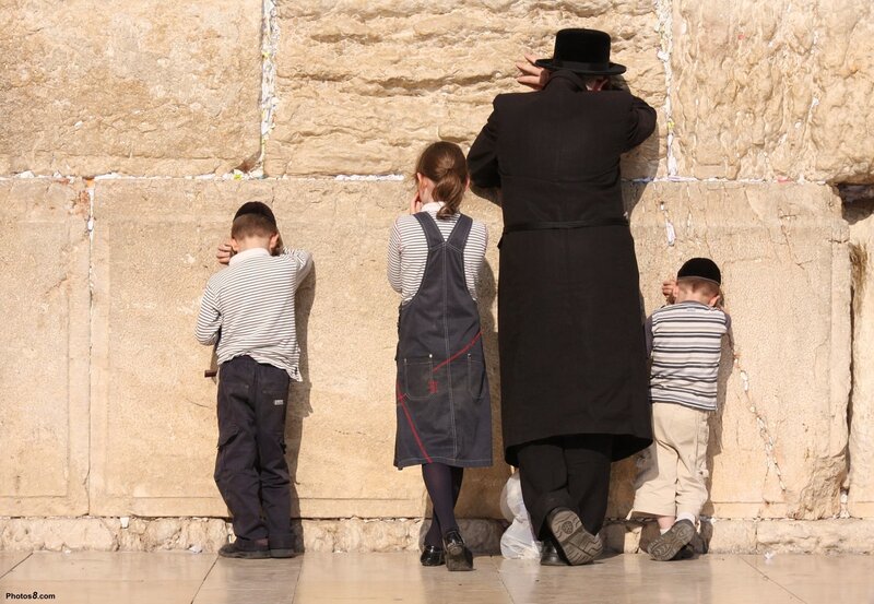 Family praying at the Western Wall