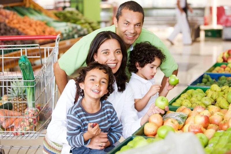 Family shopping for produce