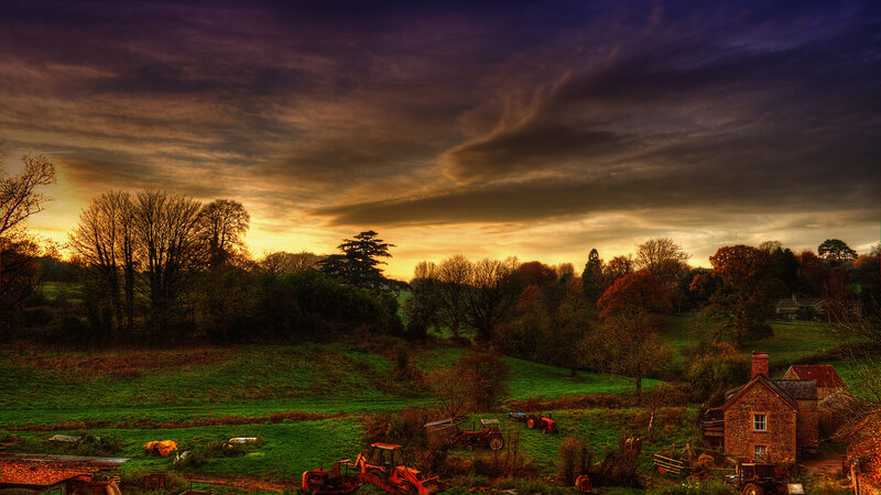 Farmhouse at Sunset — Green, Dramatic
