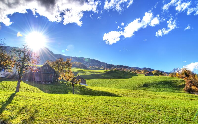 Farmhouse in Green Hills — Serene