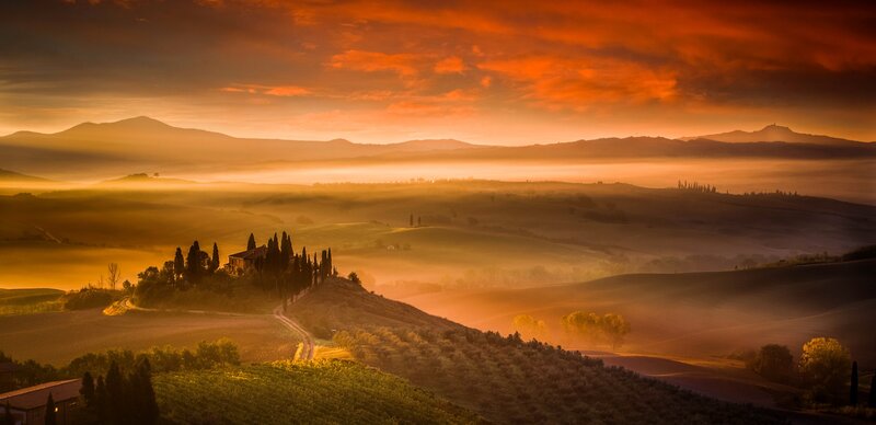 Farmhouse in Tuscany — Orange, Serene