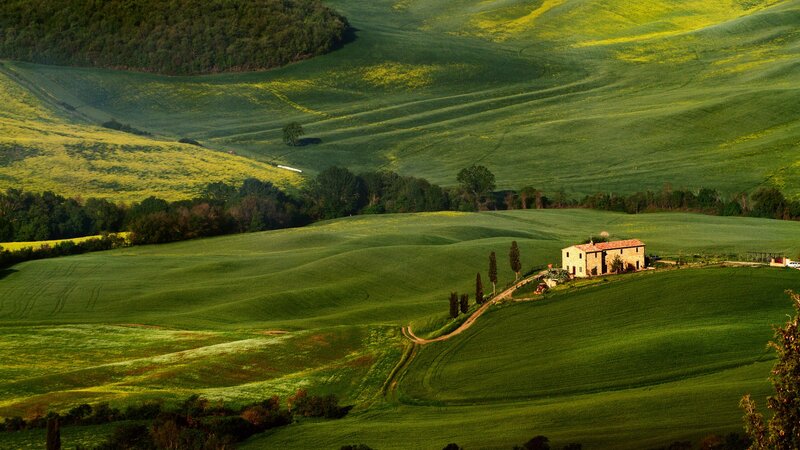 Farmhouse on Green Hills — Serene