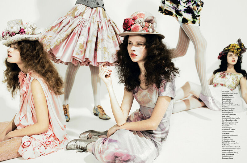 Fashion models in floral hats