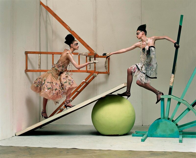 Fashion models on a set