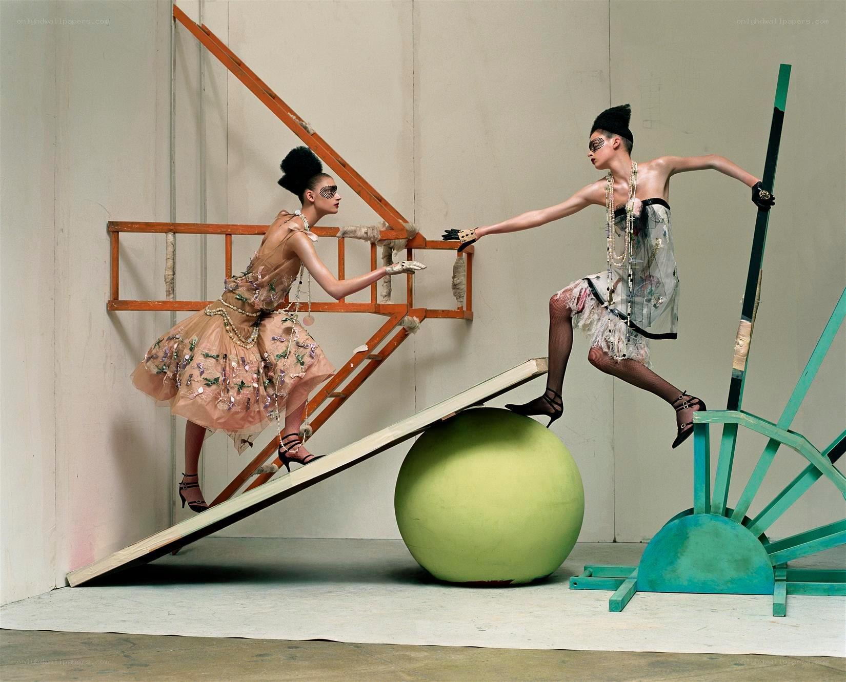Fashion models on a set