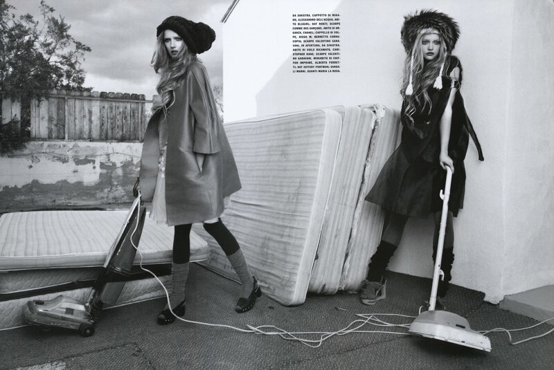 Fashion models with vacuums