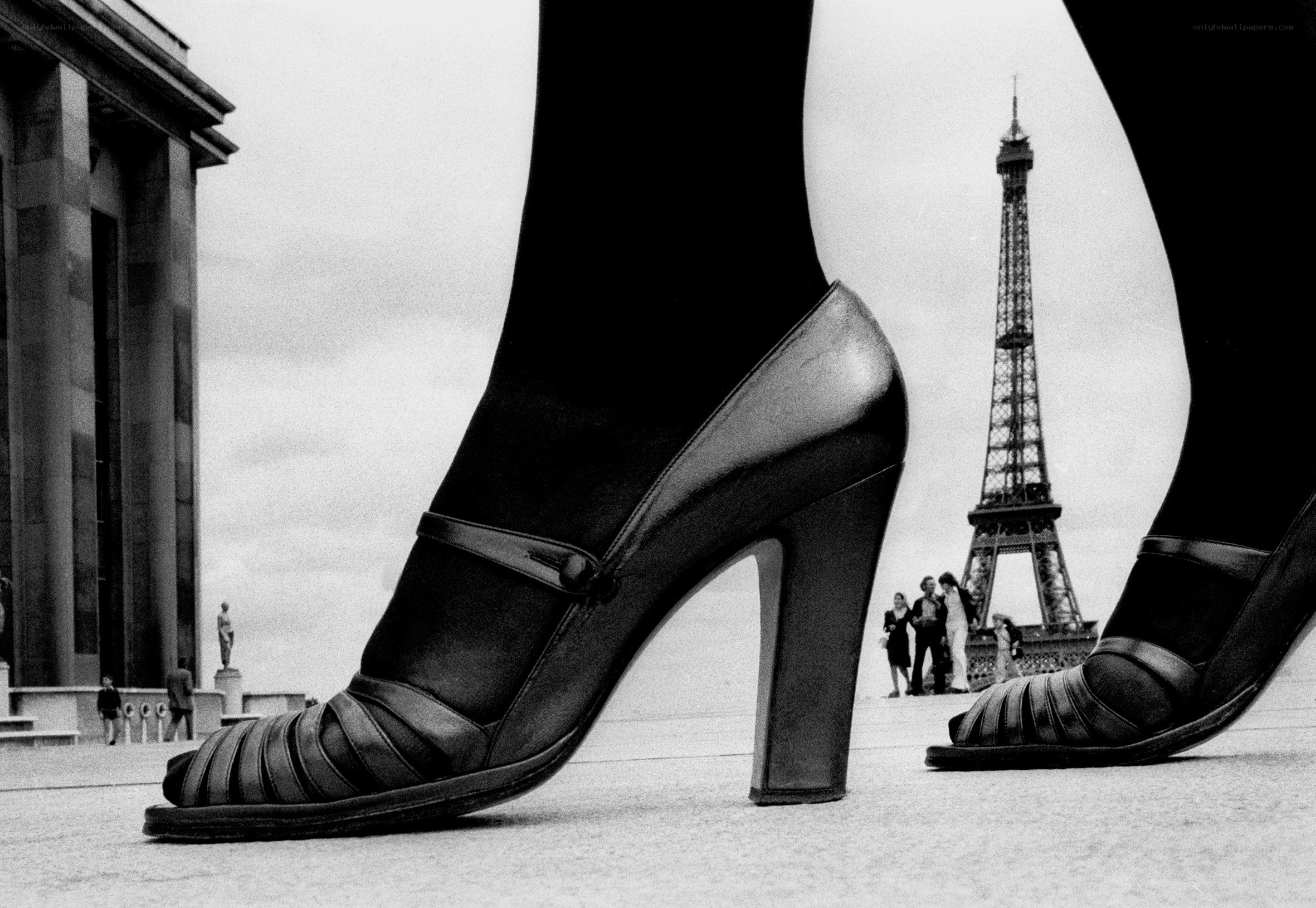 Feet in heels with Eiffel Tower
