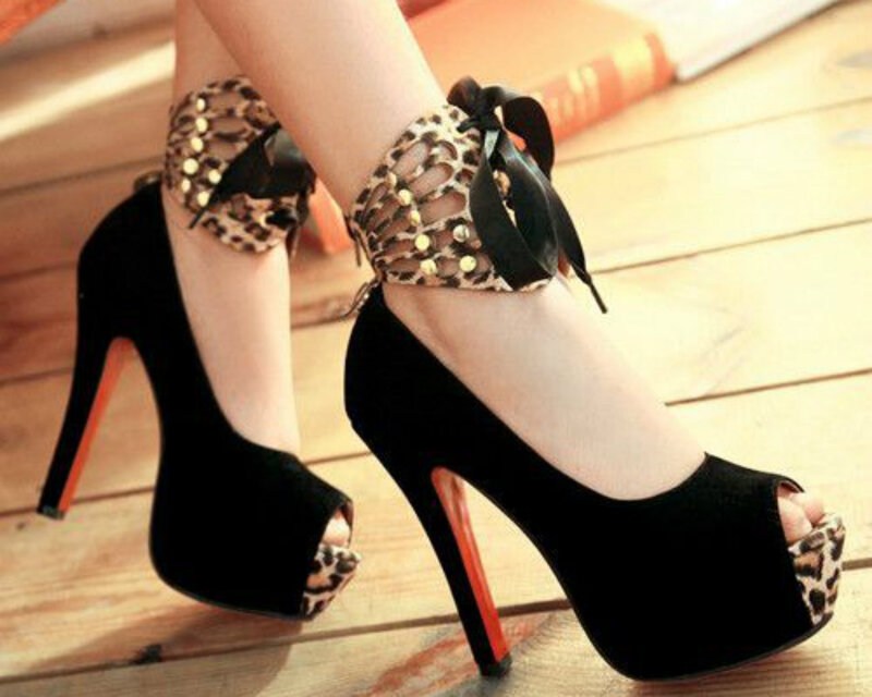 Feet in High-heeled Shoes — Black