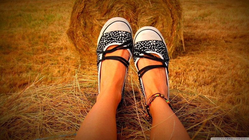 feet on hay bale