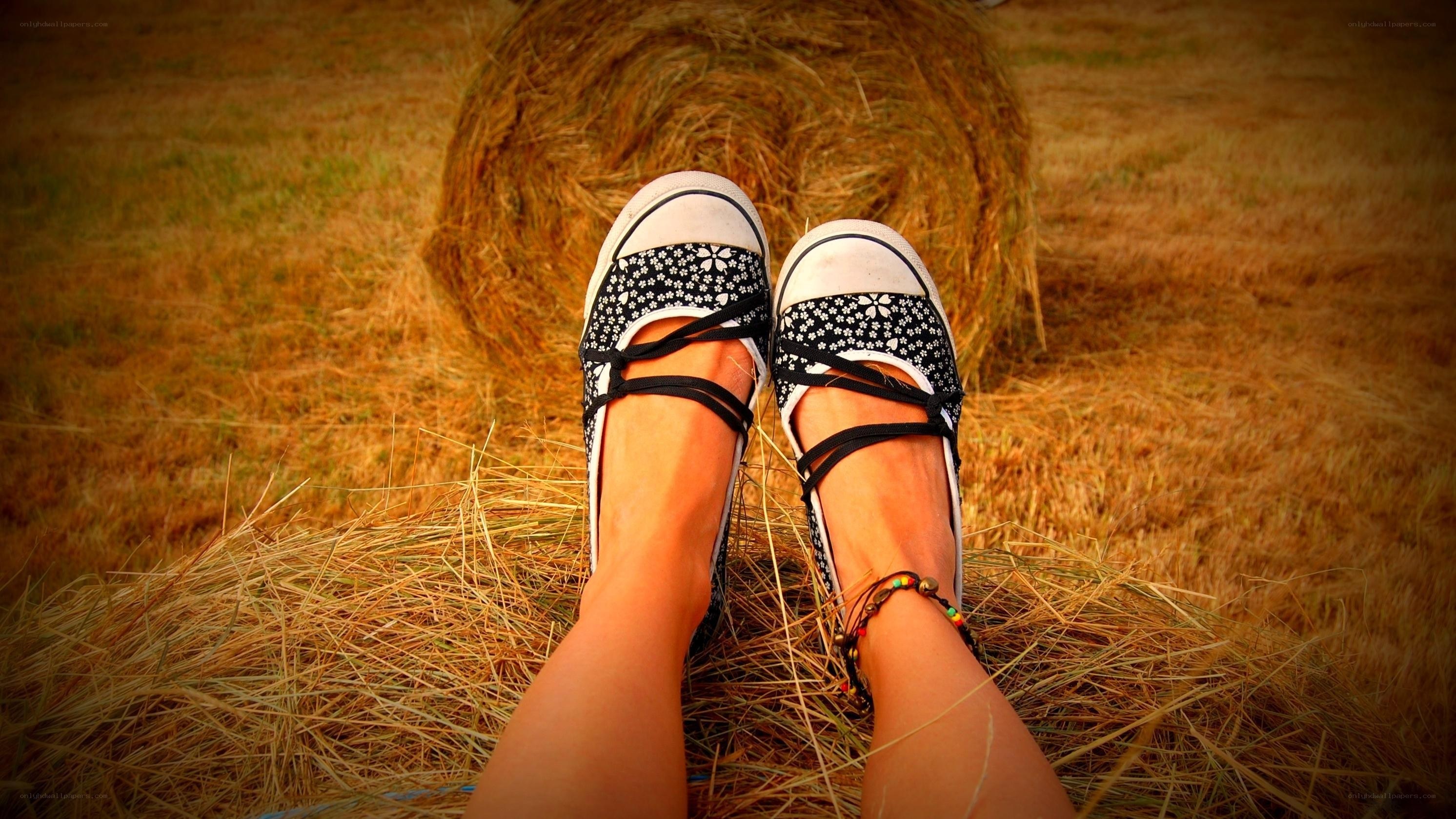 feet on hay bale