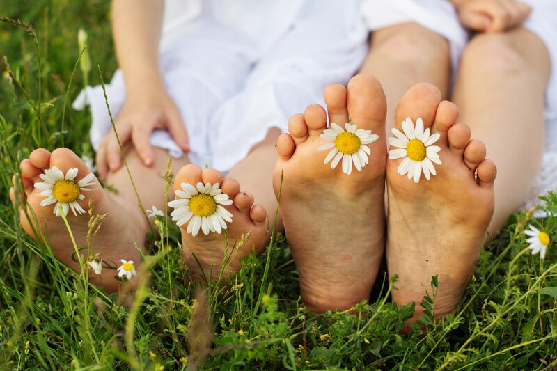 Feet with Daisies