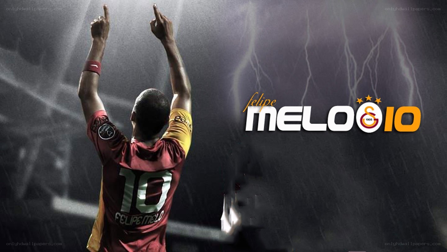 Felipe Melo celebrates in rain