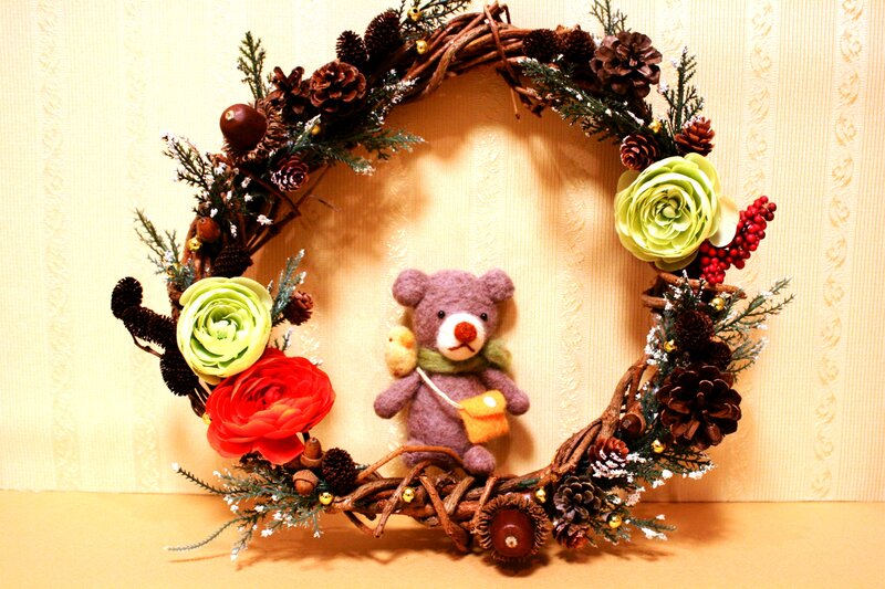 Felt Bear in Wreath — Brown
