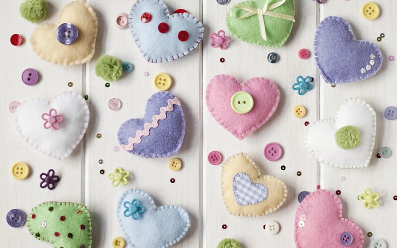 Felt Hearts and Buttons — White, Calm