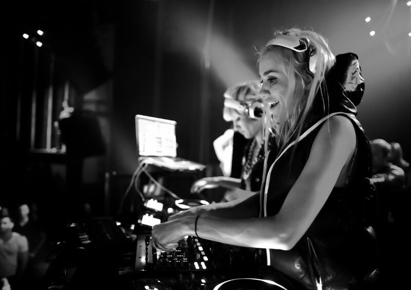 Female Dj Performing — Black