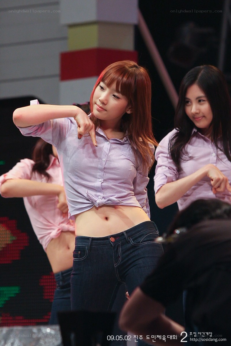female performers dancing on stage