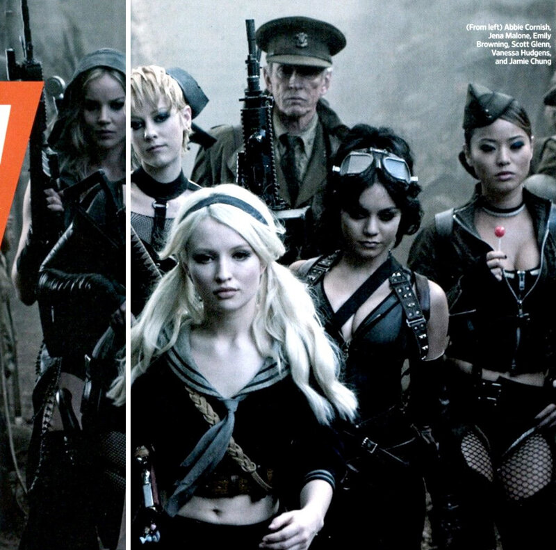 female soldiers in combat gear