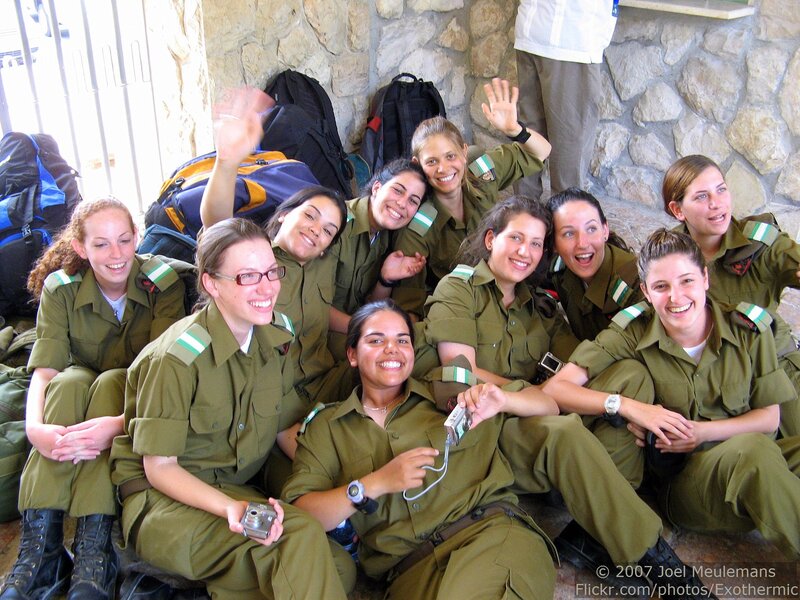 Female soldiers posing for a photo